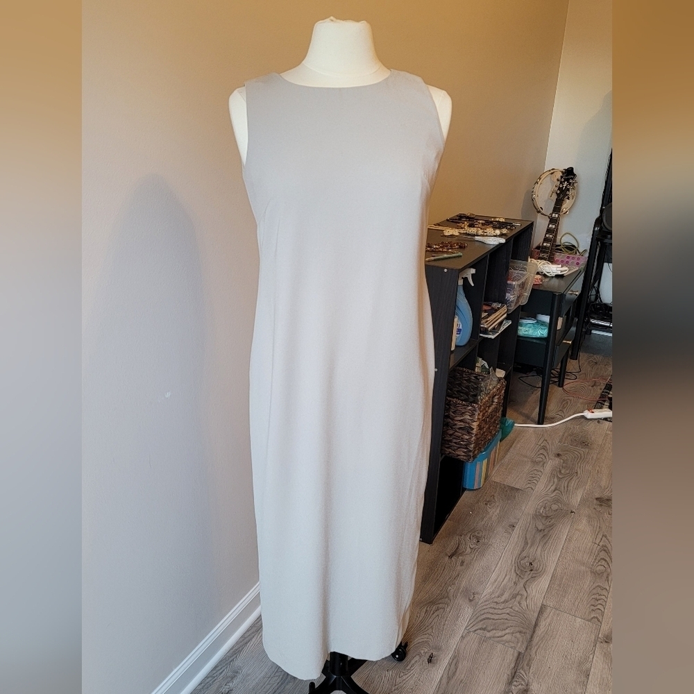 Leslie Fay Sleeveless Light‎ Gray Midi Dress